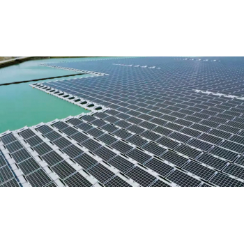 Paneles solares flotantes, agua con mucho potencial!
